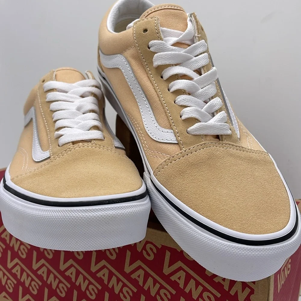 Vans WMNS Beige White Sneakers Old Skool
Color Theory Honey Peach
VN0007NTBLP - Picture 5 of 16